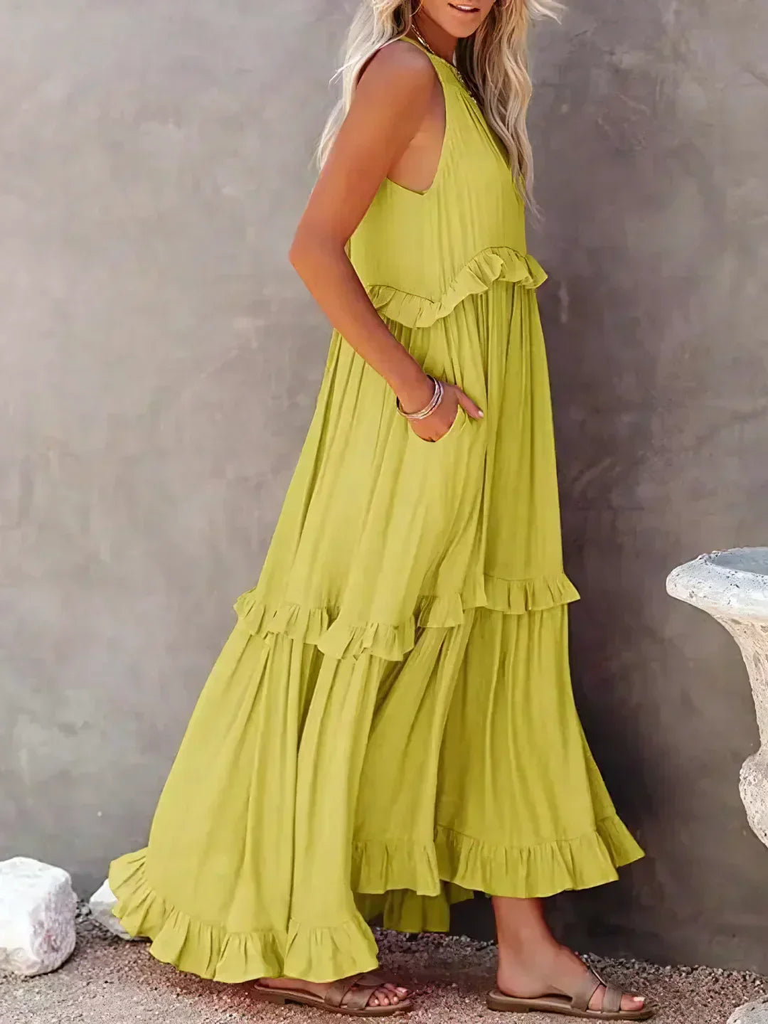 Emilia | Abito Maxi Elegante con Collo All’Americana e Dettagli a Rouches
