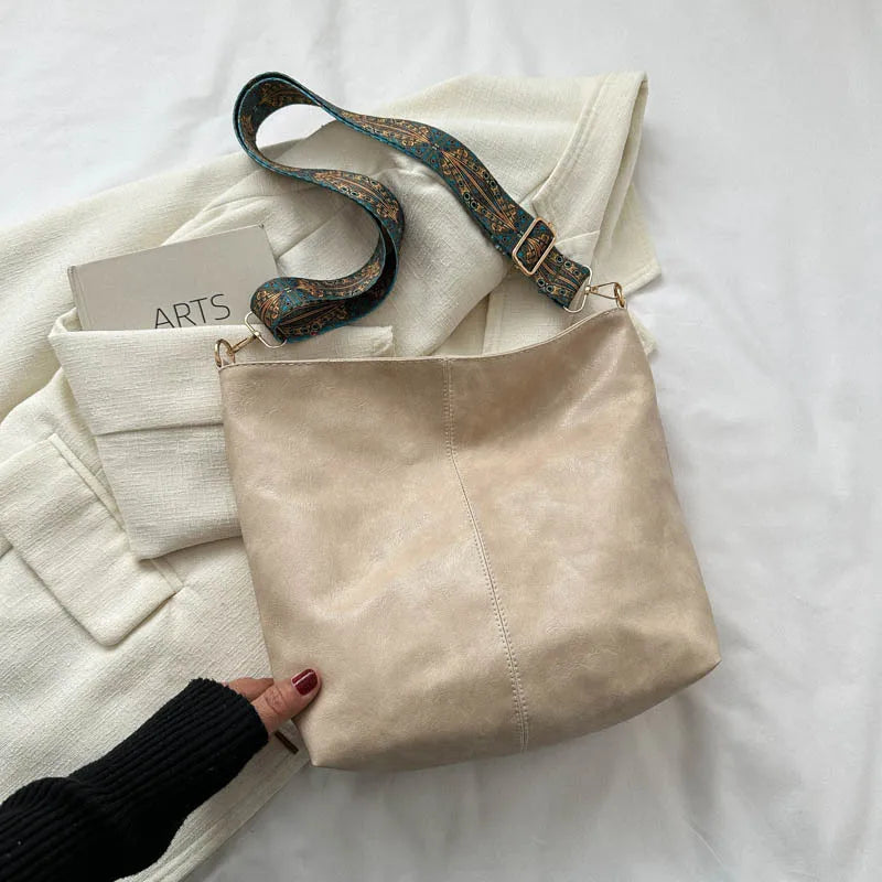 Borsa a tracolla in pelle con fascino vintage di Chelsey