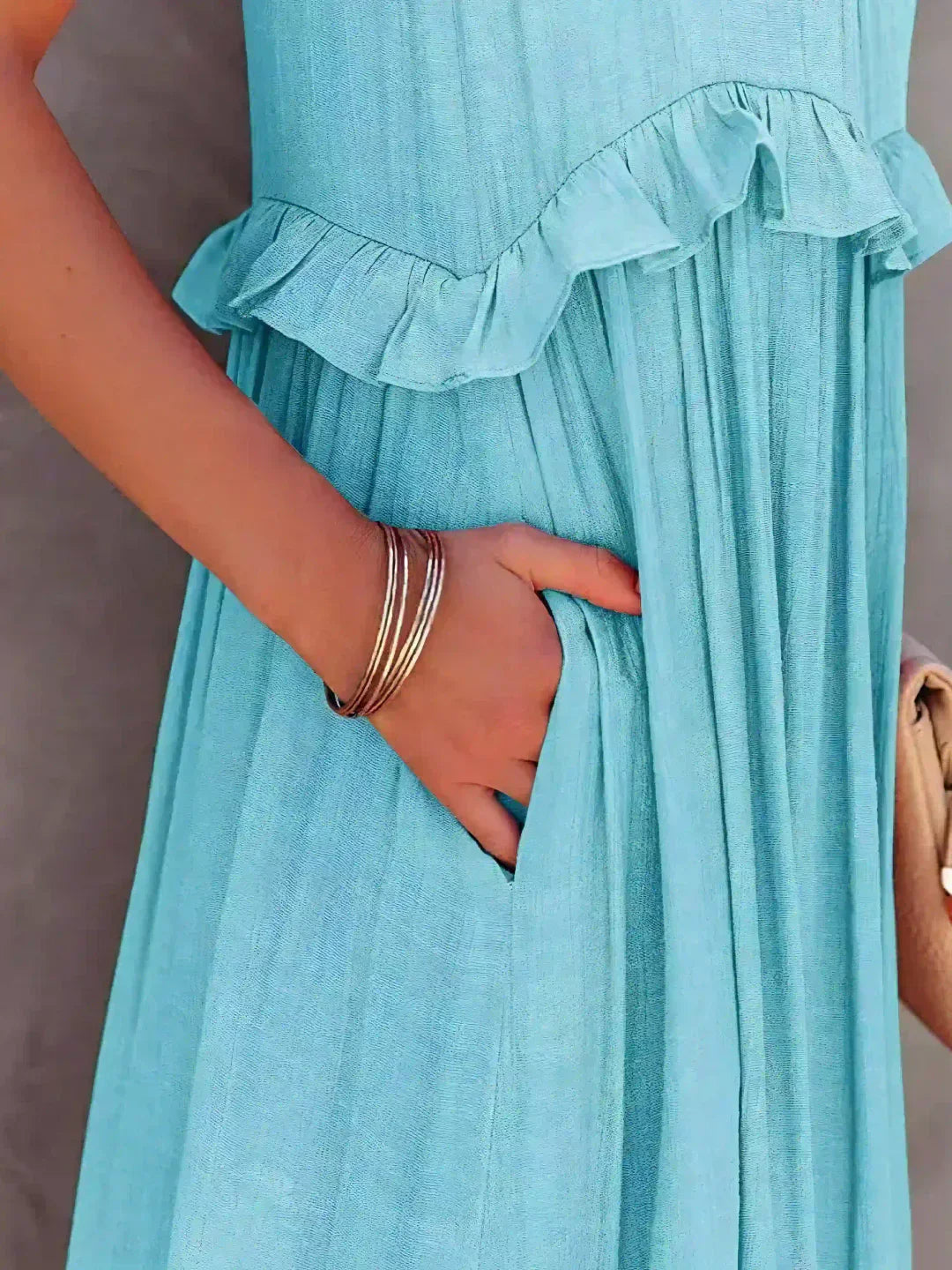 Emilia | Abito Maxi Elegante con Collo All’Americana e Dettagli a Rouches
